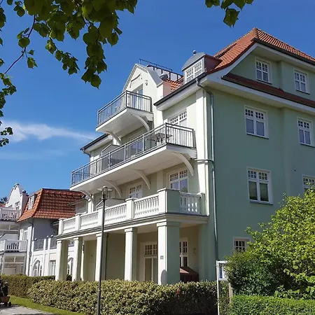 Palais Am Park - 14-08 Apartment Kuehlungsborn